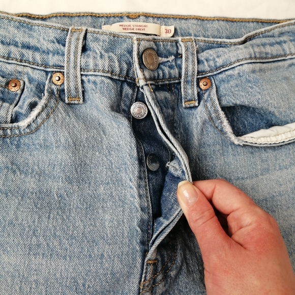 Levi's Premium Wedgie Straight Jeans in Tango Hustle Medium Wash Raw Hem 30 (10) - Picture 10 of 15